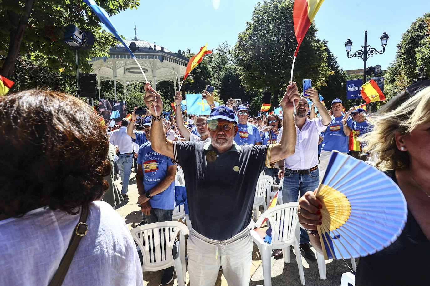 Así fue el acto de campaña de Feijóo en Oviedo