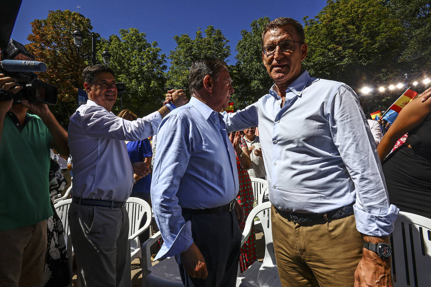 Así fue el acto de campaña de Feijóo en Oviedo