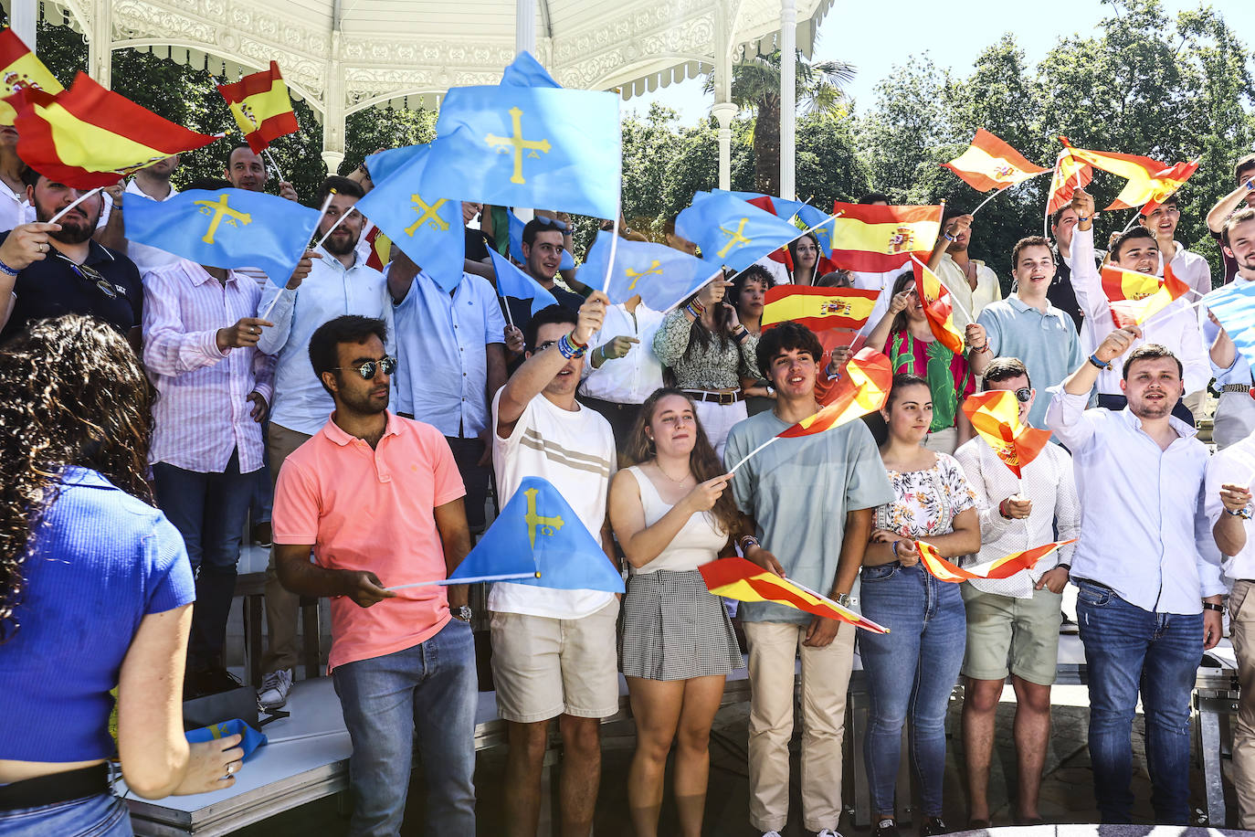 Así fue el acto de campaña de Feijóo en Oviedo