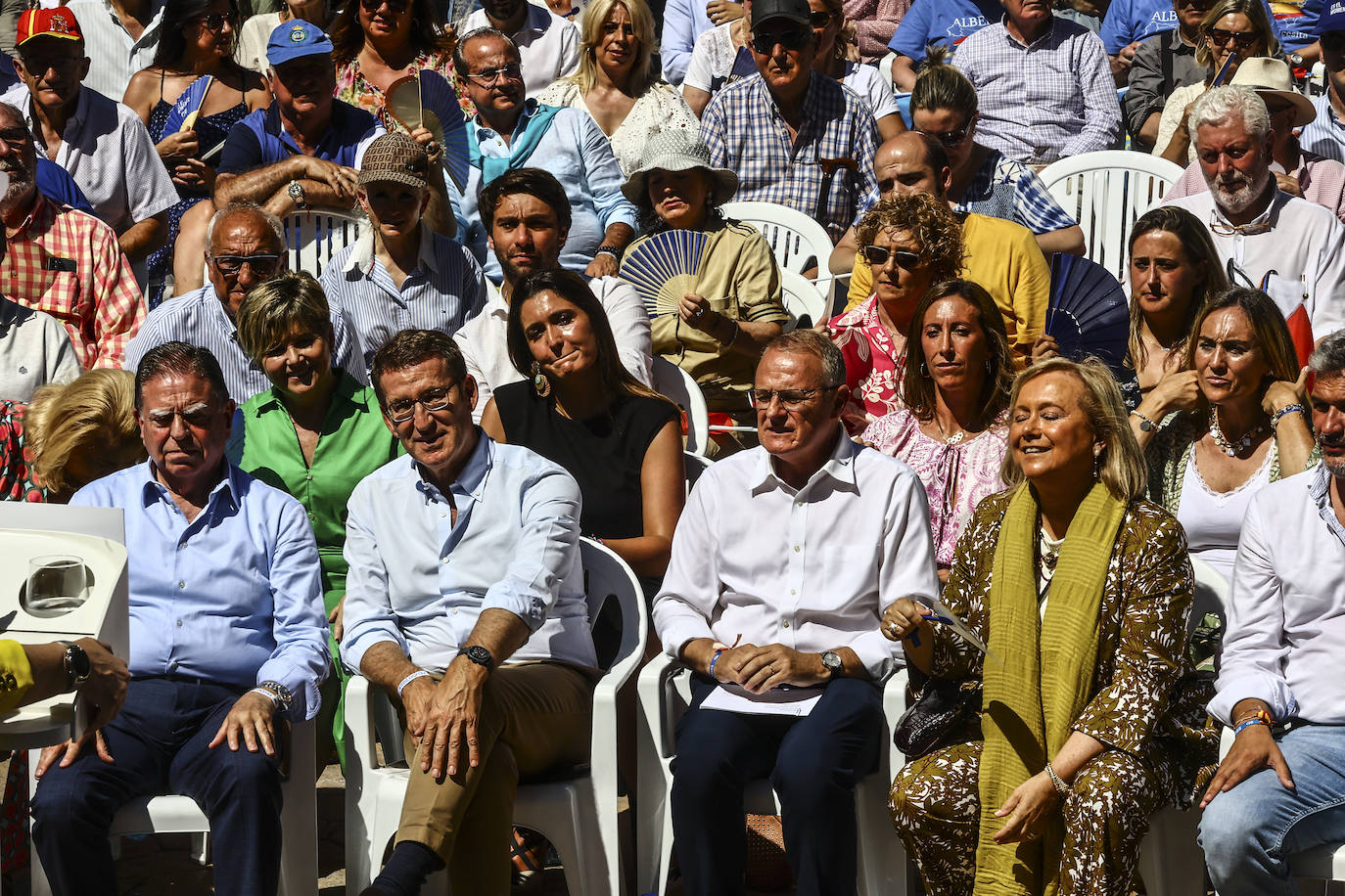 Así fue el acto de campaña de Feijóo en Oviedo
