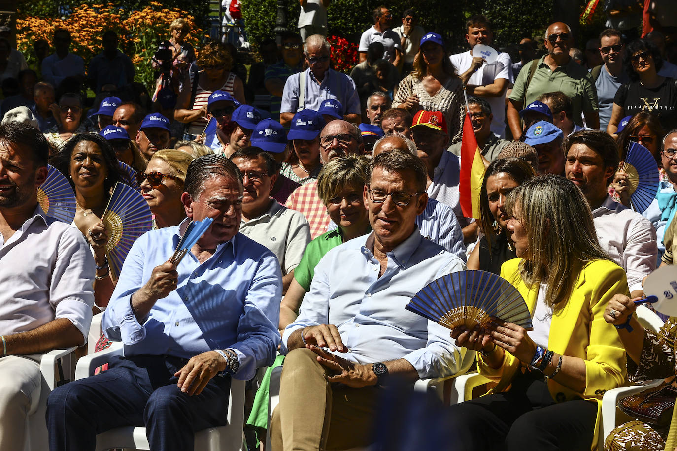 Así fue el acto de campaña de Feijóo en Oviedo