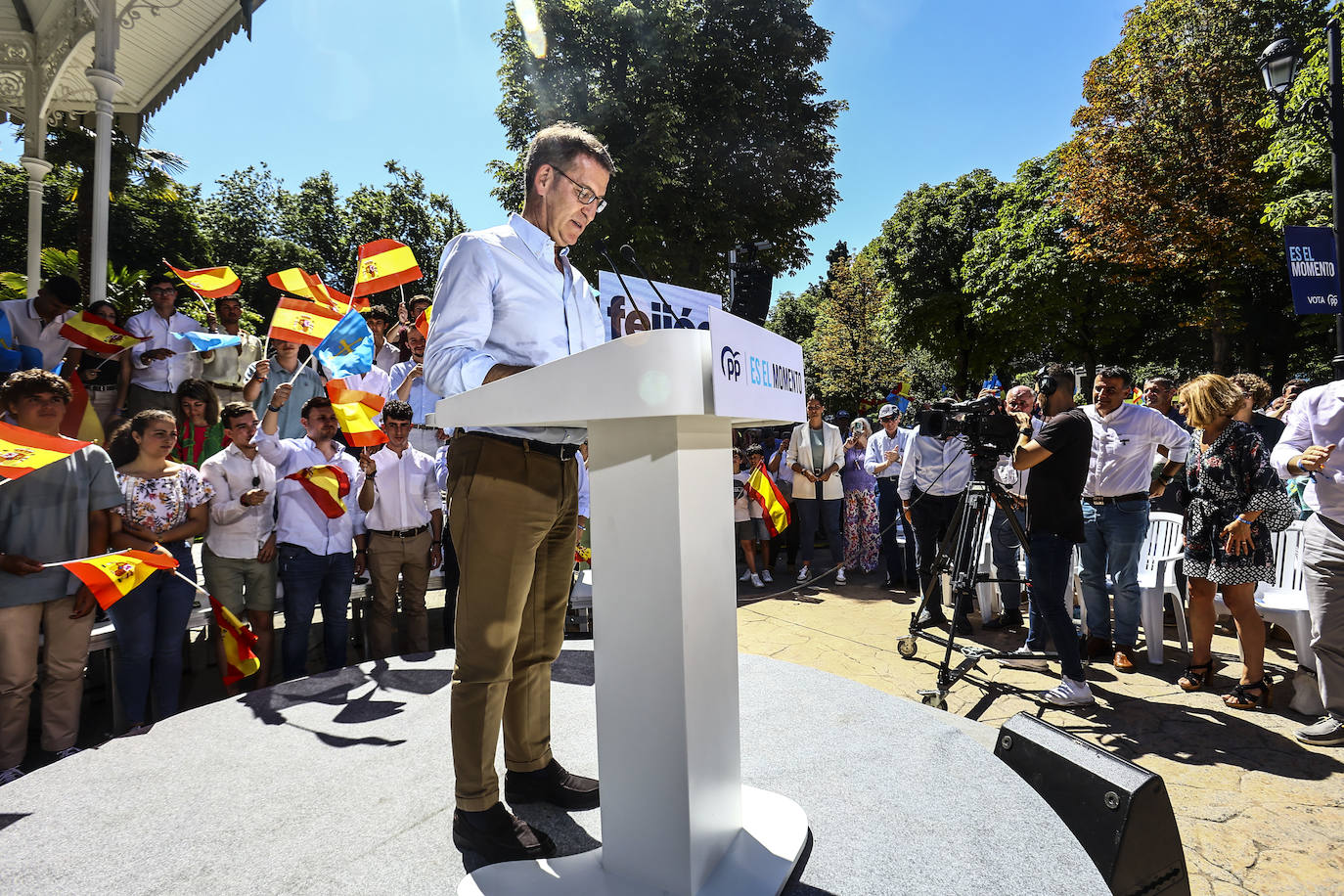 Así fue el acto de campaña de Feijóo en Oviedo
