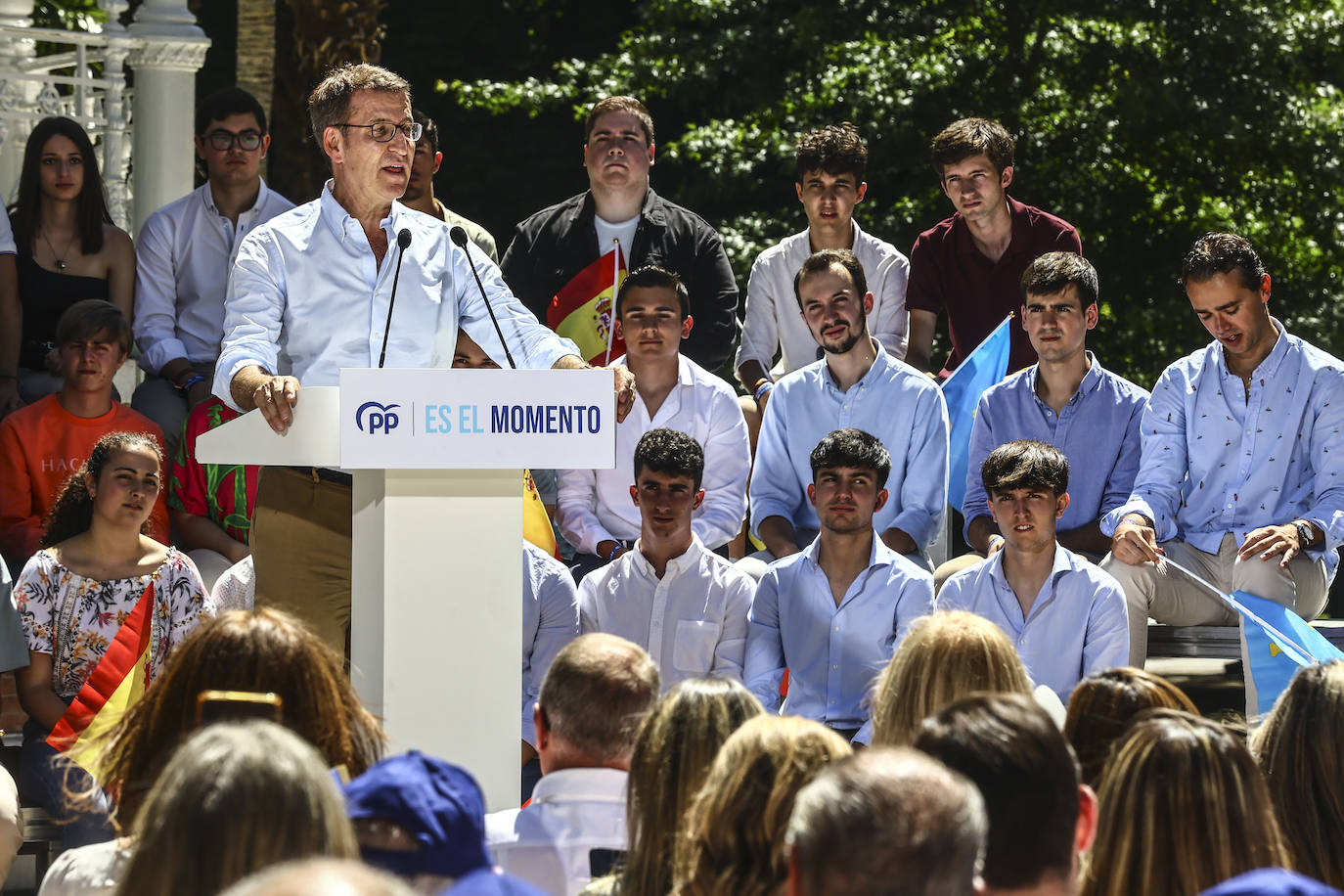 Así fue el acto de campaña de Feijóo en Oviedo