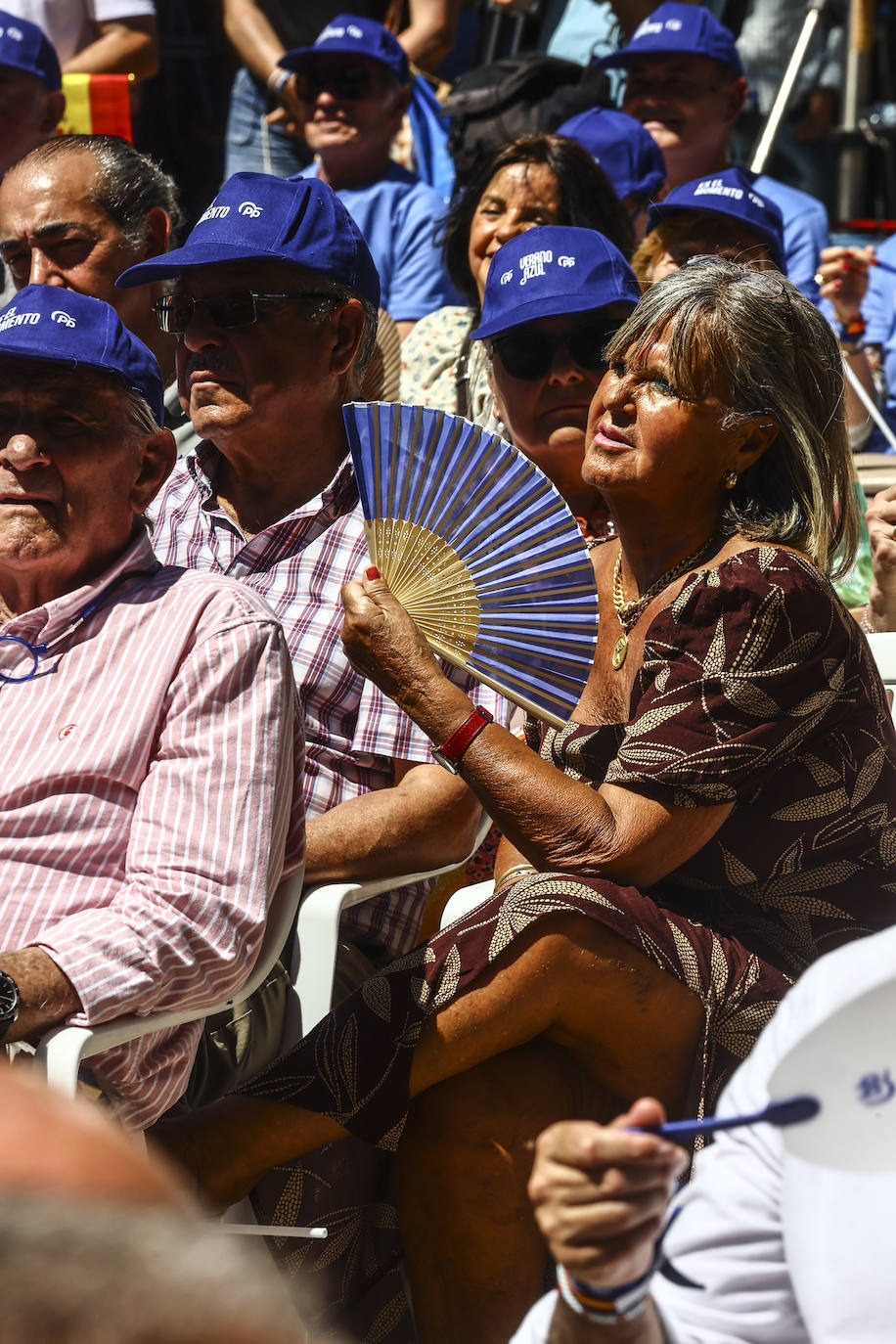 Así fue el acto de campaña de Feijóo en Oviedo