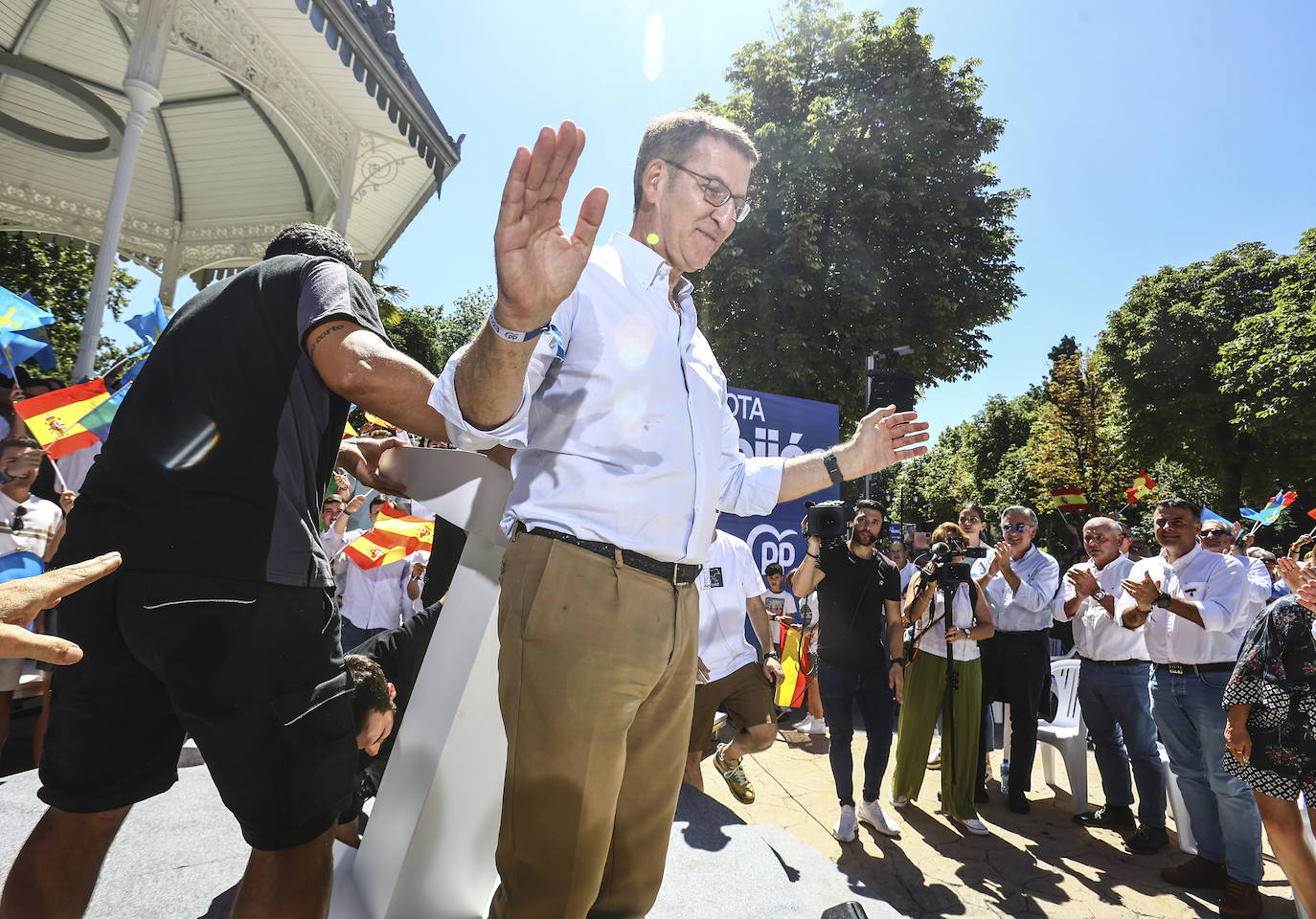 Así fue el acto de campaña de Feijóo en Oviedo