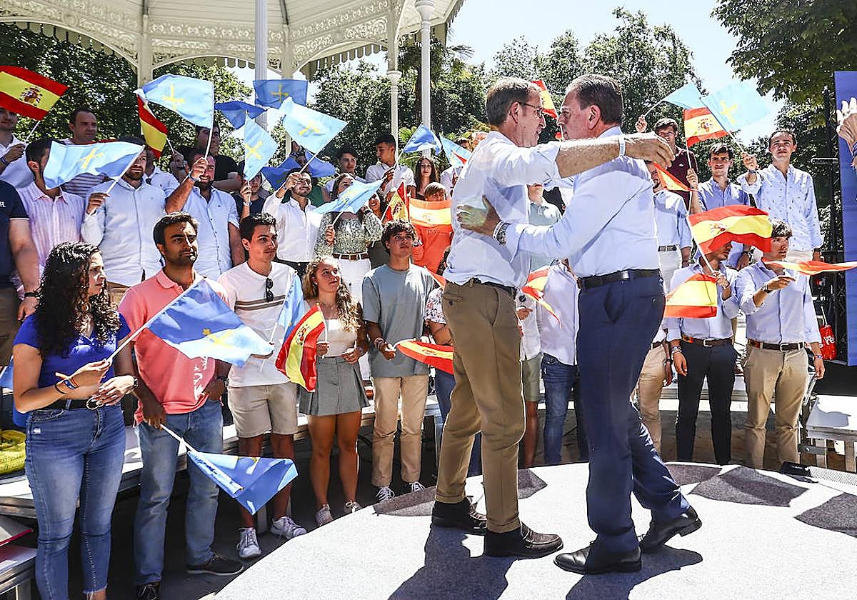 Así fue el acto de campaña de Feijóo en Oviedo
