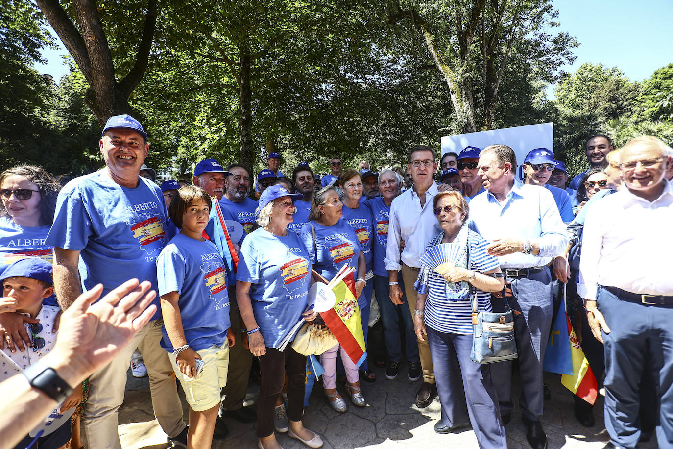 Así fue el acto de campaña de Feijóo en Oviedo
