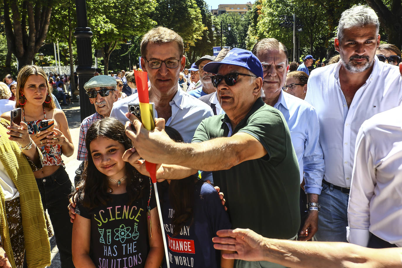 Así fue el acto de campaña de Feijóo en Oviedo