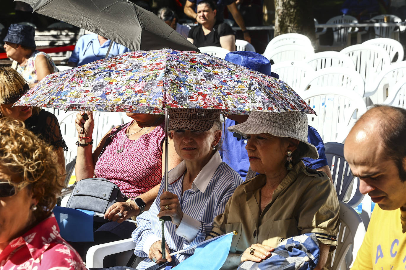 Así fue el acto de campaña de Feijóo en Oviedo