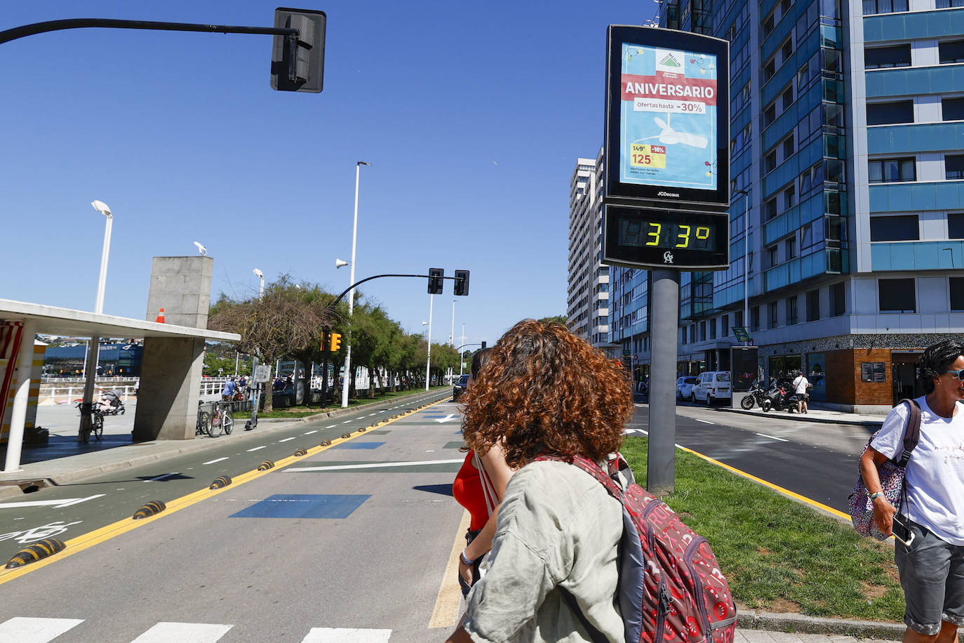 Los asturianos afrontan las altas temperaturas a remojo