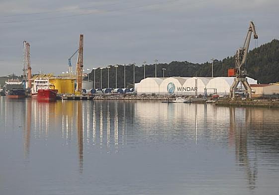 Windar ya opera prácticamente en exclusiva en el muelle de Valliniello, junto a los muelles de la antigua Alcoa que ahora quiere utilizar.