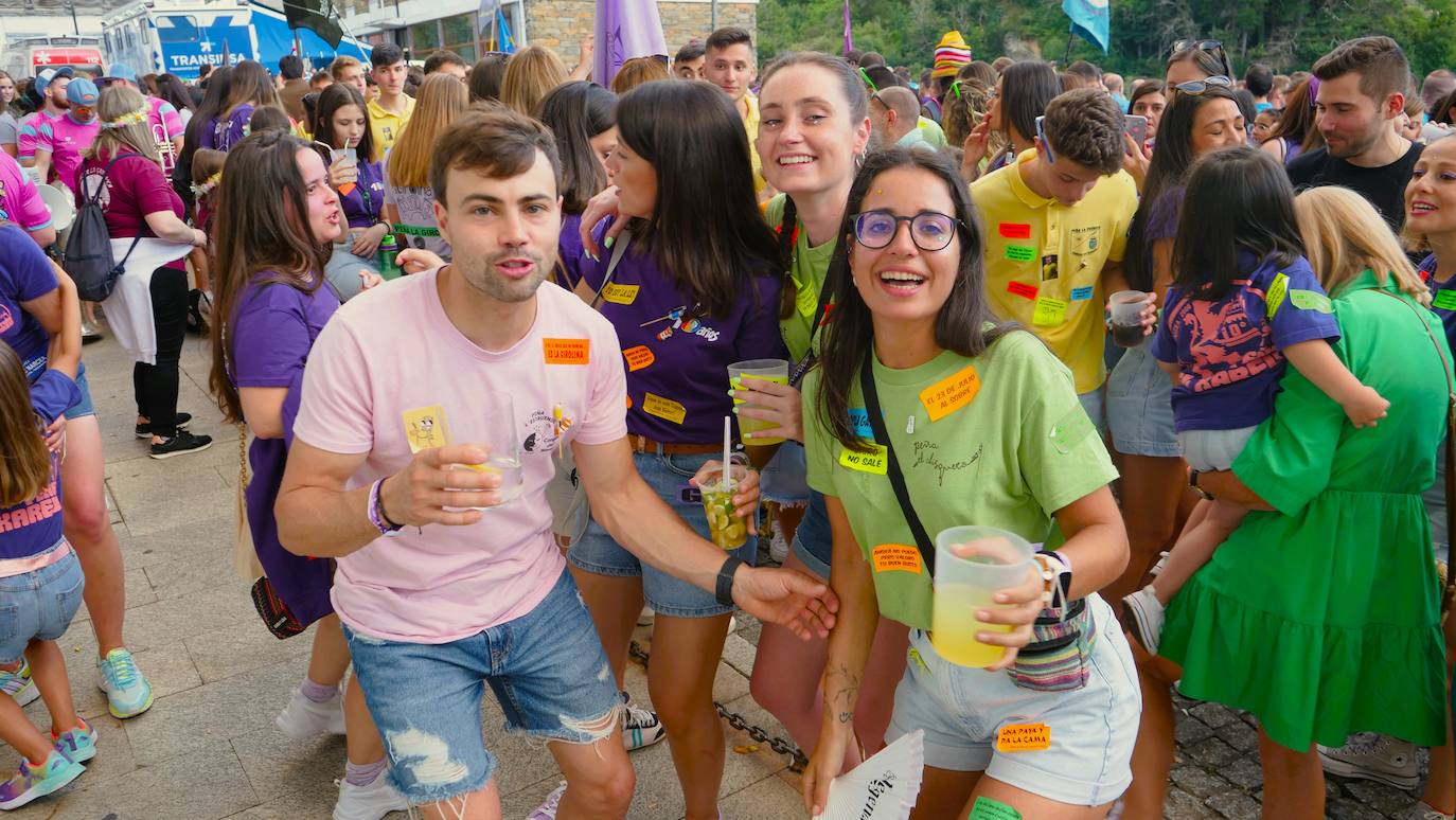 Desfile por las fiestas del Carmen y la Magdalena, al ritmo de charanga