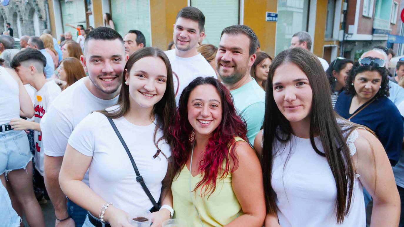 Desfile por las fiestas del Carmen y la Magdalena, al ritmo de charanga