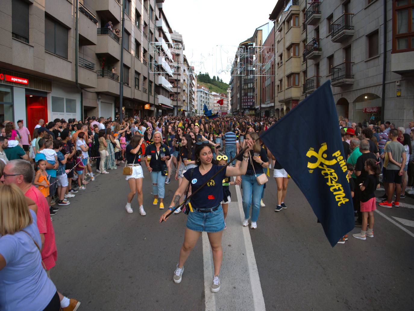 Desfile por las fiestas del Carmen y la Magdalena, al ritmo de charanga