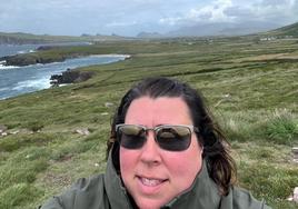 Susana García en Dingle, en el condado de Kerry, con unas vistas espectaculares.