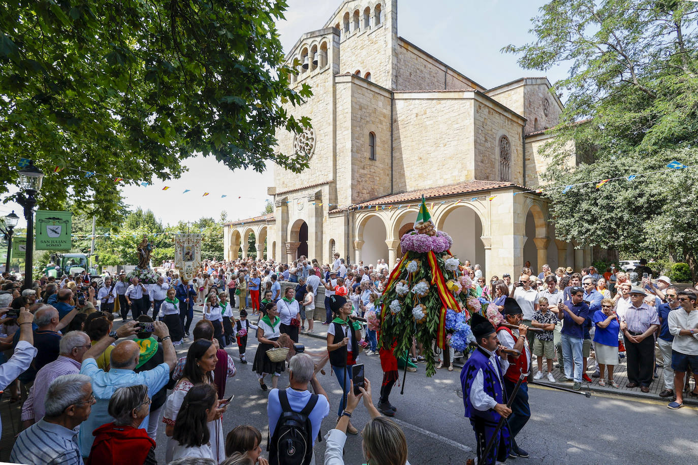 Somió se engalana para celebrar el Carmen