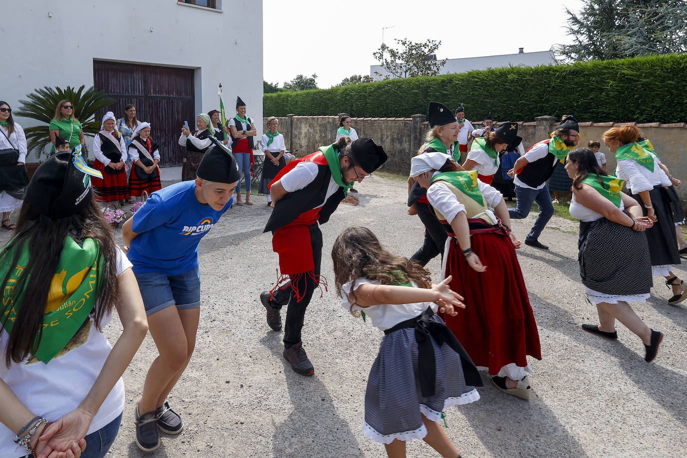 Somió se engalana para celebrar el Carmen