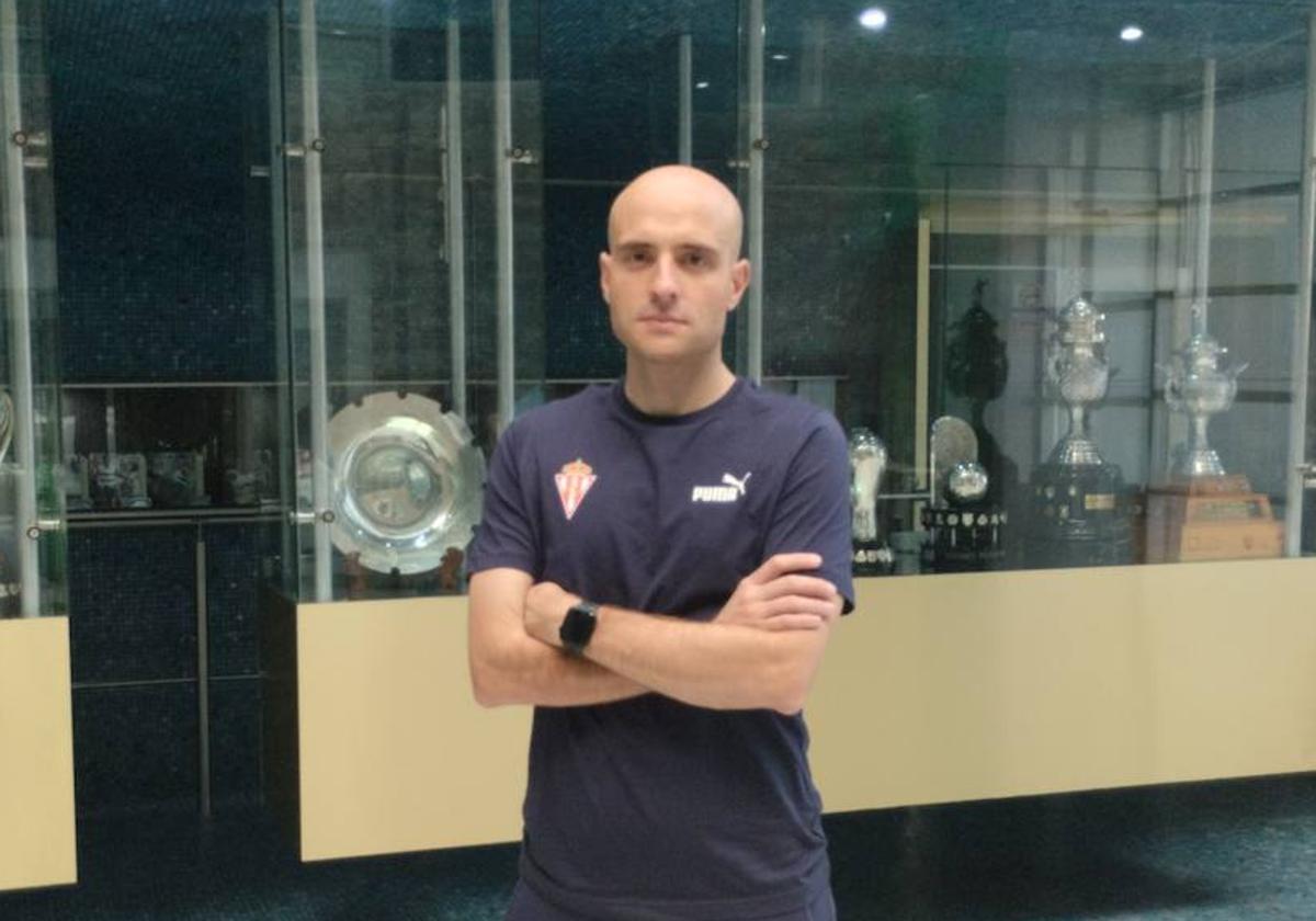 David Guerra, ayer, en la sala de trofeos del Santos Laguna, en el Estadio Corona.