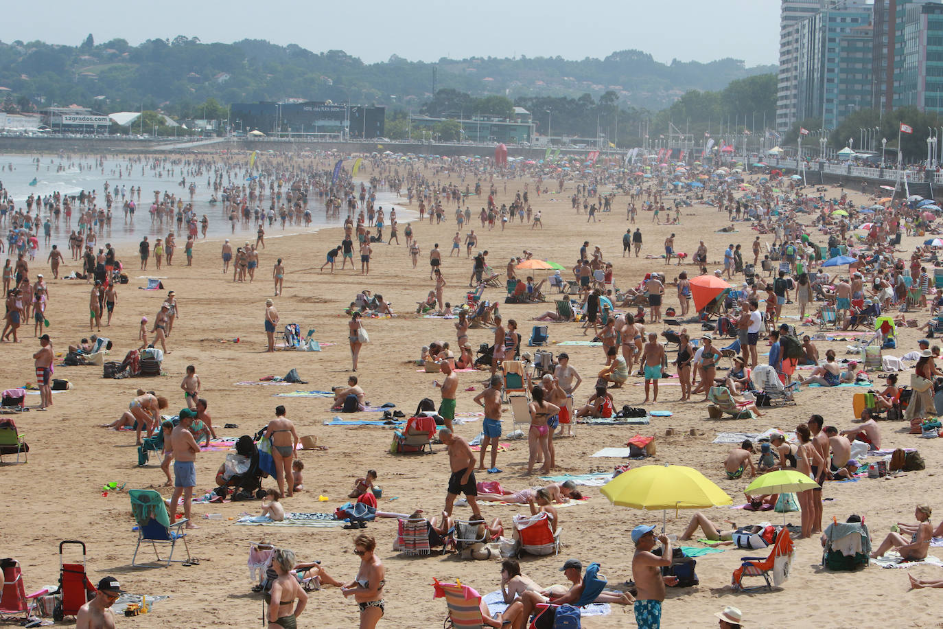 Gijón exprime los días de playa