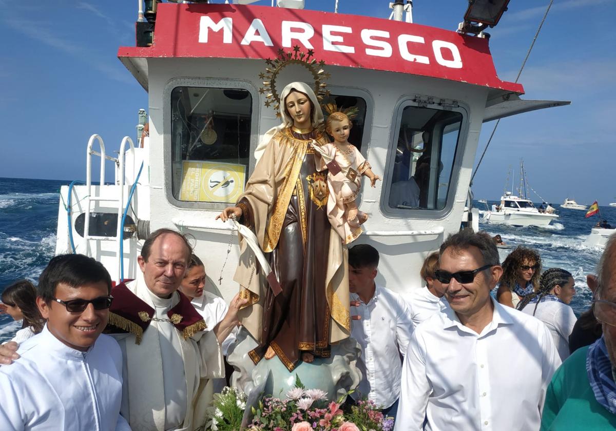 Emoción en la procesión marinera de Luanco