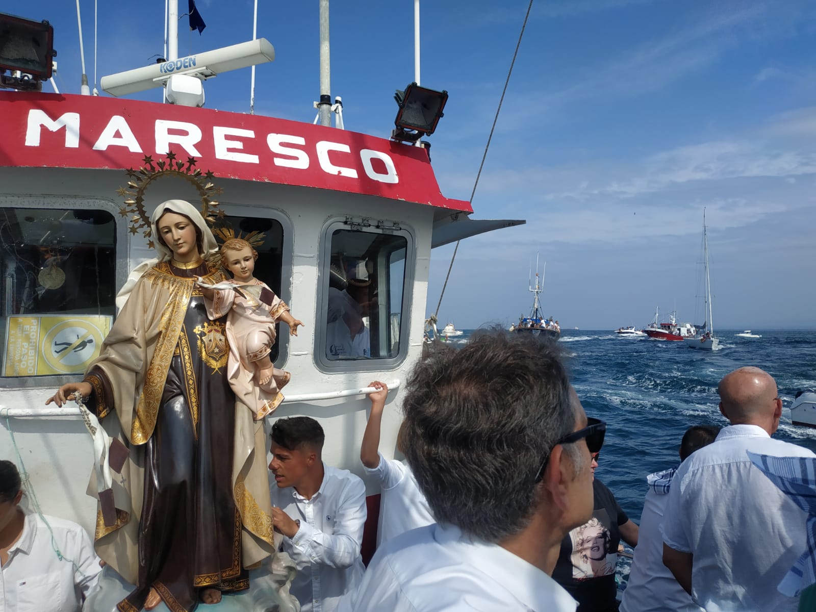 Emoción en la procesión marinera de Luanco