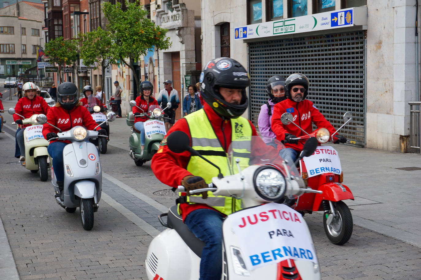 Más de un centenar de moteros piden «justicia» para Bernard Marcos en Llanes