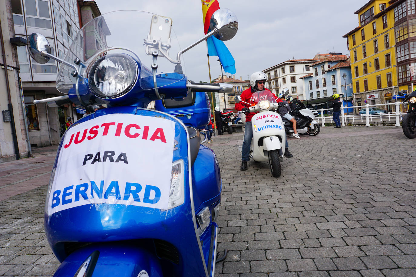 Más de un centenar de moteros piden «justicia» para Bernard Marcos en Llanes