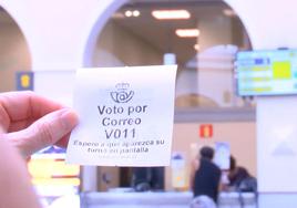 Correos abre este lunes en festivo local cinco oficinas en Asturias para el voto por correo