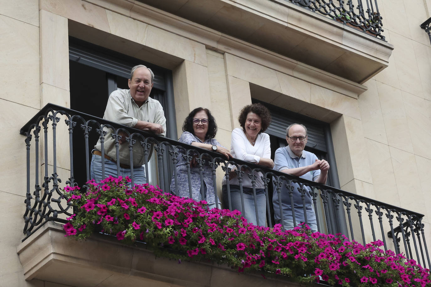 La Pola celebra el Carmín con una folixa multitudinaria