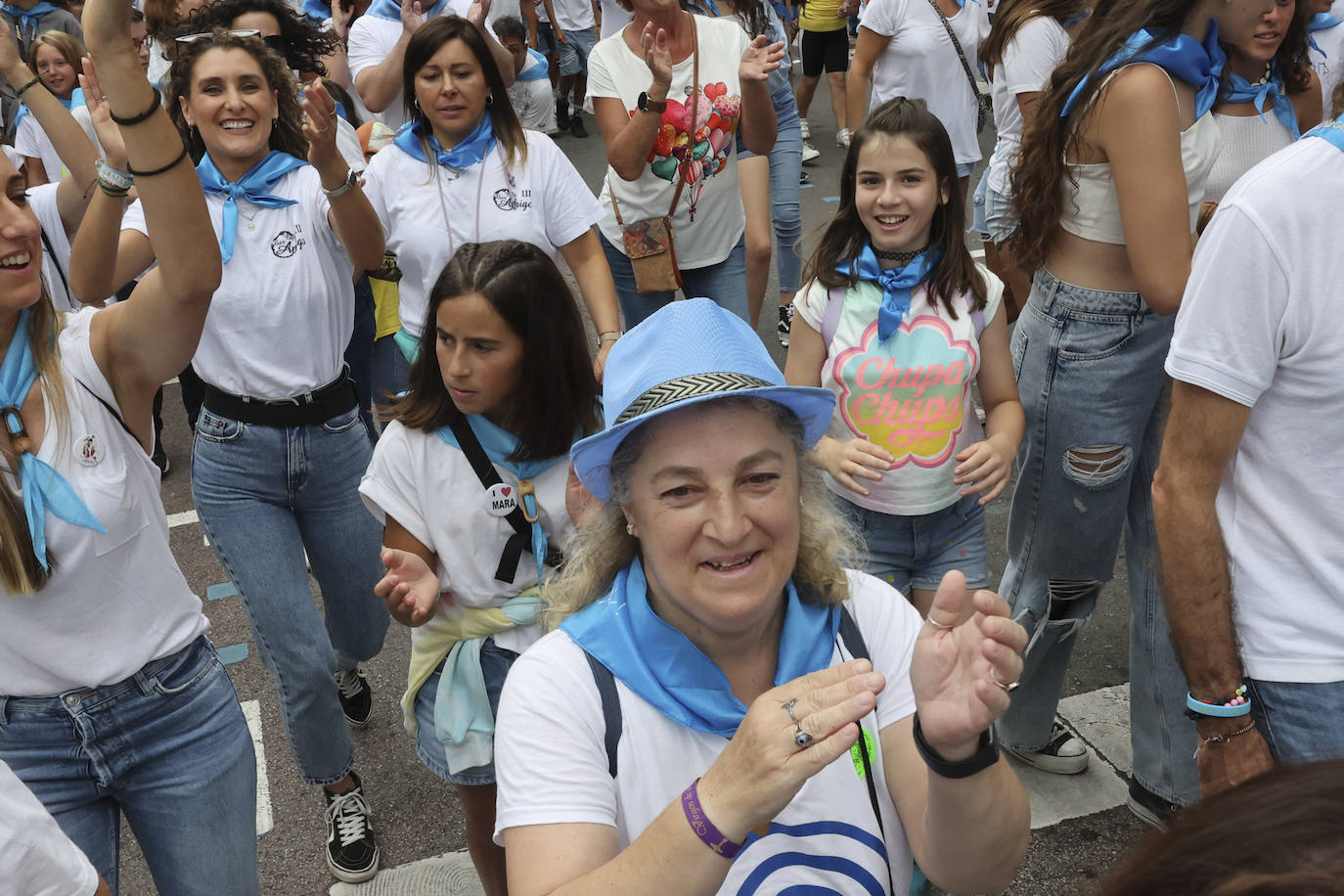 La Pola celebra el Carmín con una folixa multitudinaria