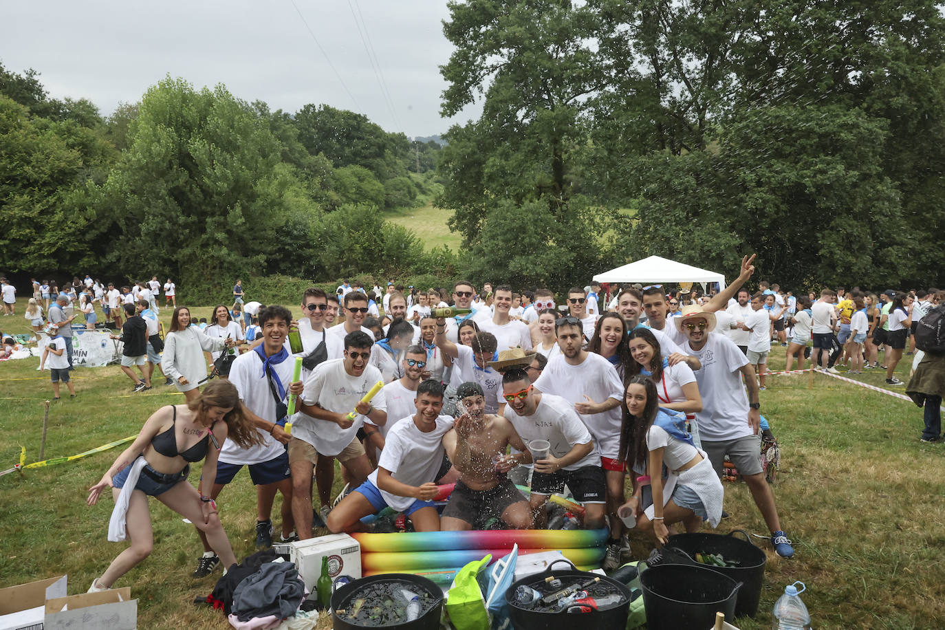 La Pola celebra el Carmín con una folixa multitudinaria