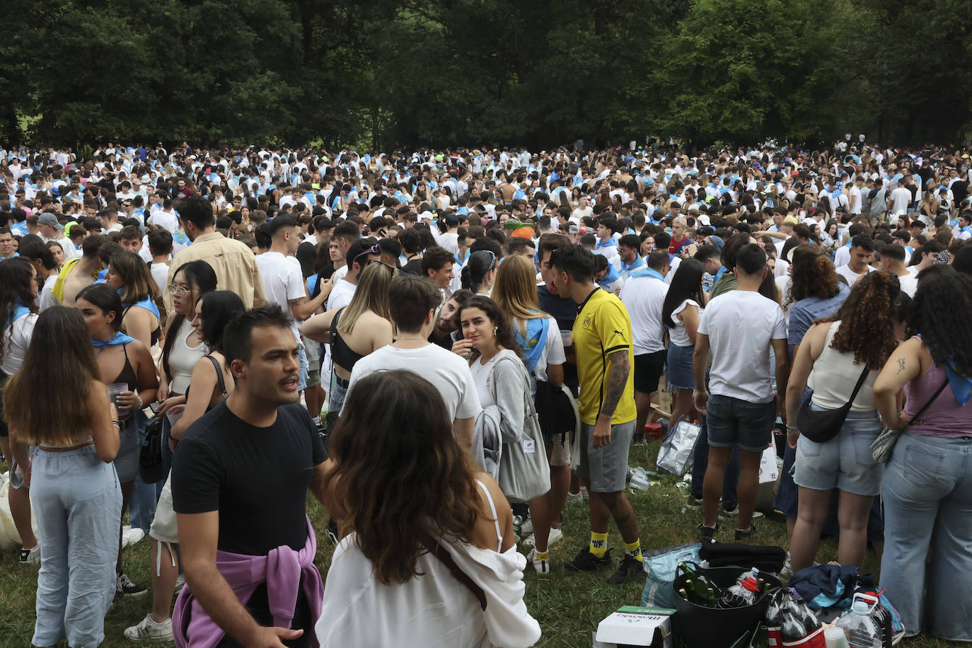 La Pola celebra el Carmín con una folixa multitudinaria