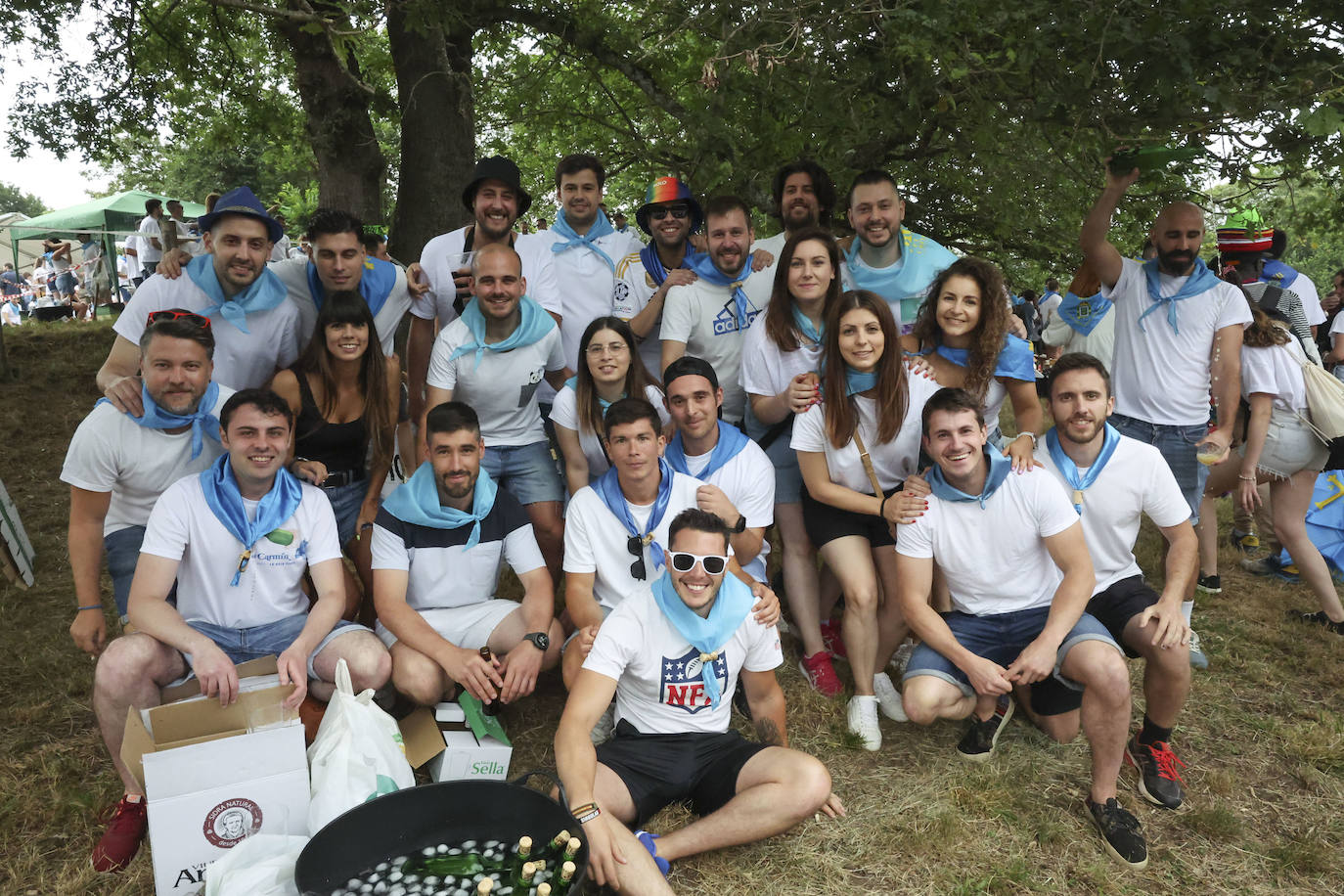 La Pola celebra el Carmín con una folixa multitudinaria