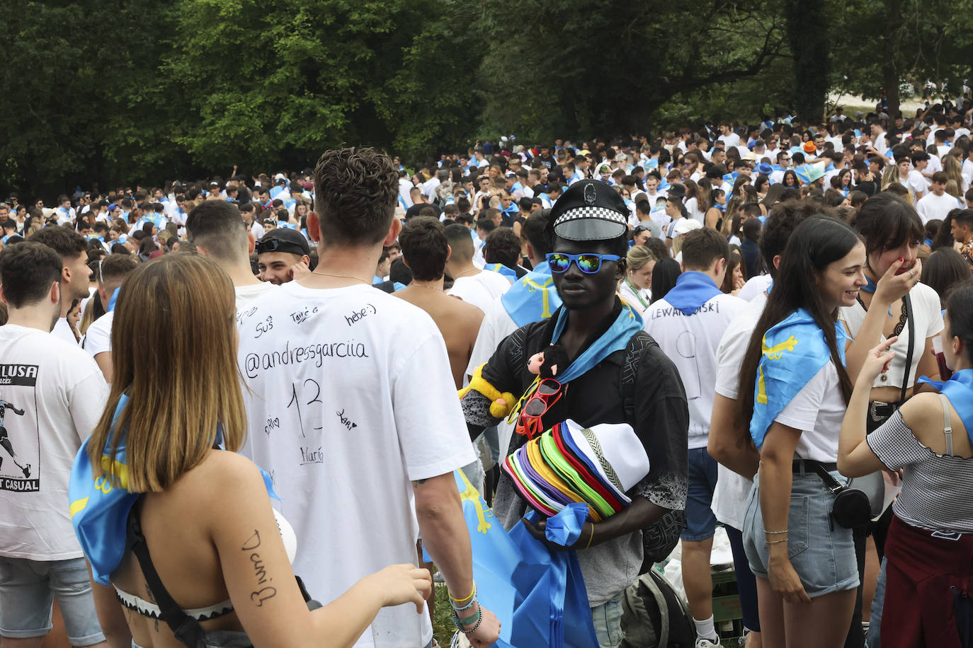 La Pola celebra el Carmín con una folixa multitudinaria