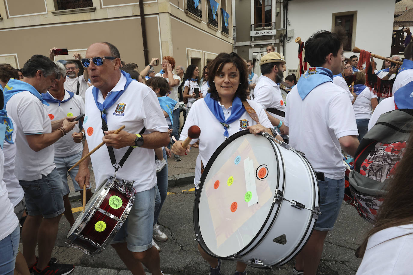 La Pola celebra el Carmín con una folixa multitudinaria