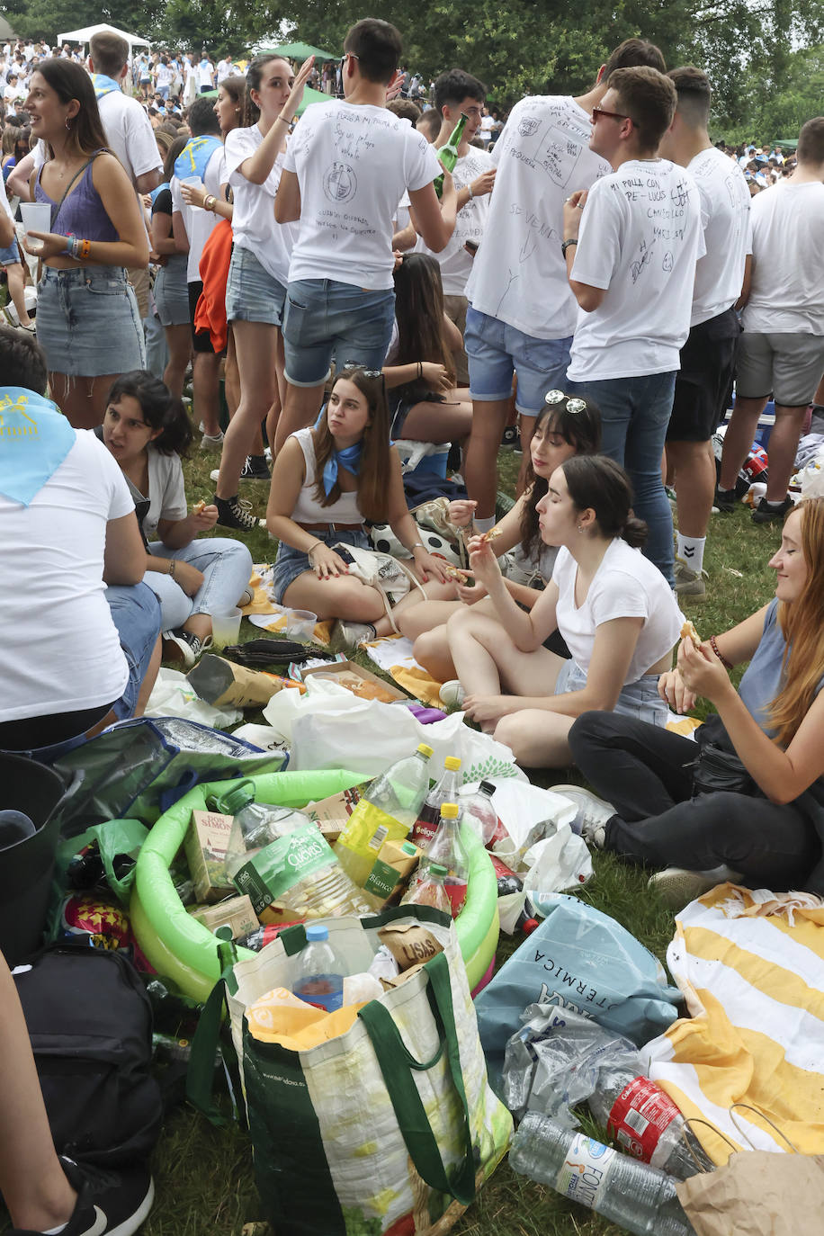 La Pola celebra el Carmín con una folixa multitudinaria