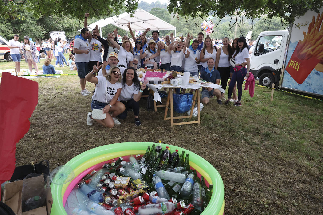 La Pola celebra el Carmín con una folixa multitudinaria