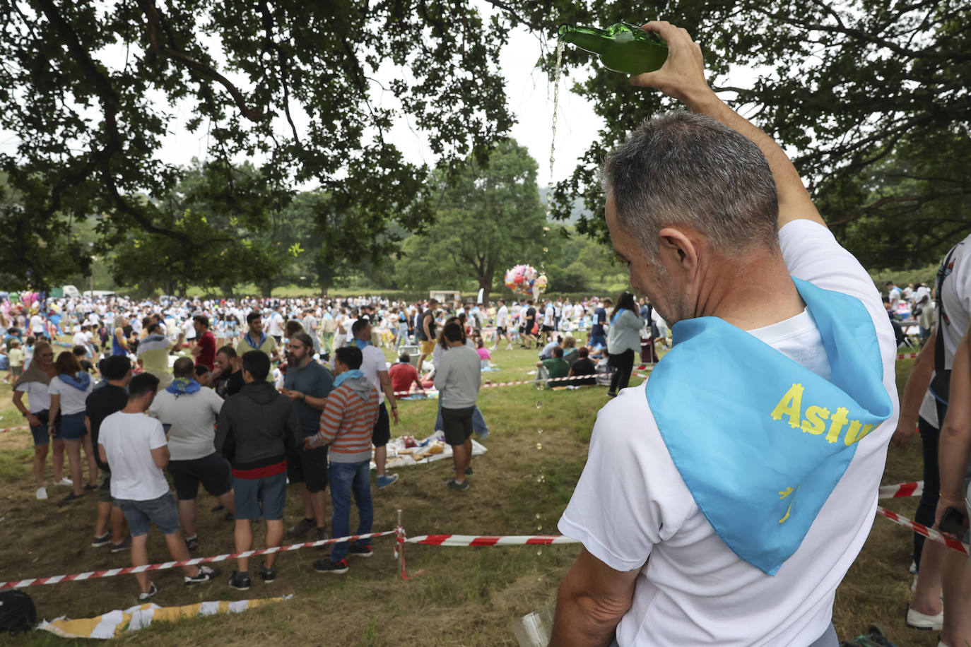 La Pola celebra el Carmín con una folixa multitudinaria