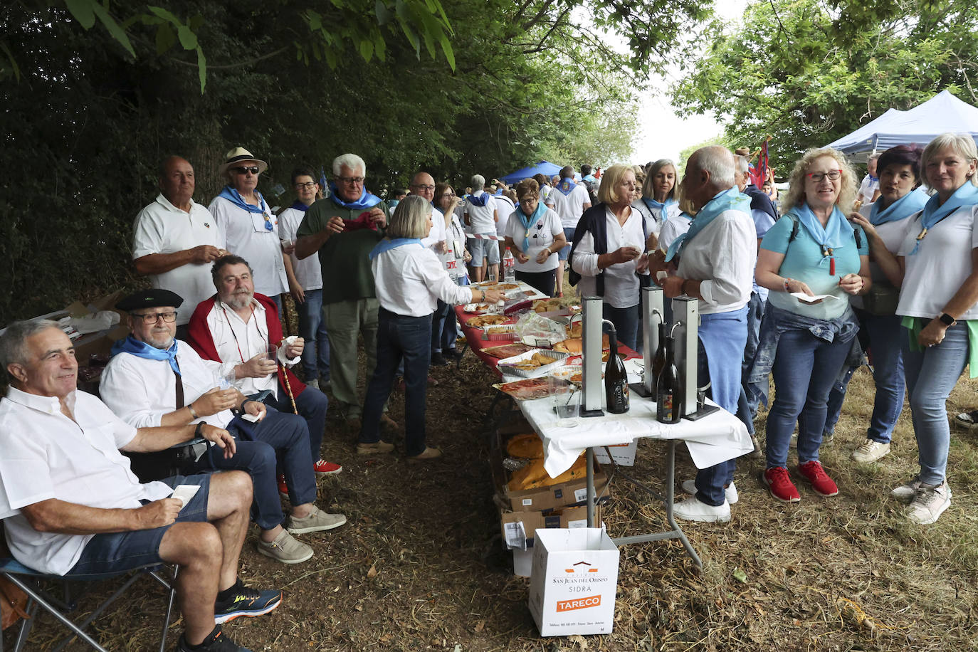 La Pola celebra el Carmín con una folixa multitudinaria