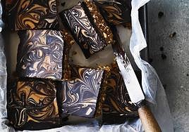 Barritas de chocolate y crema de cacahuete caseras para merendar