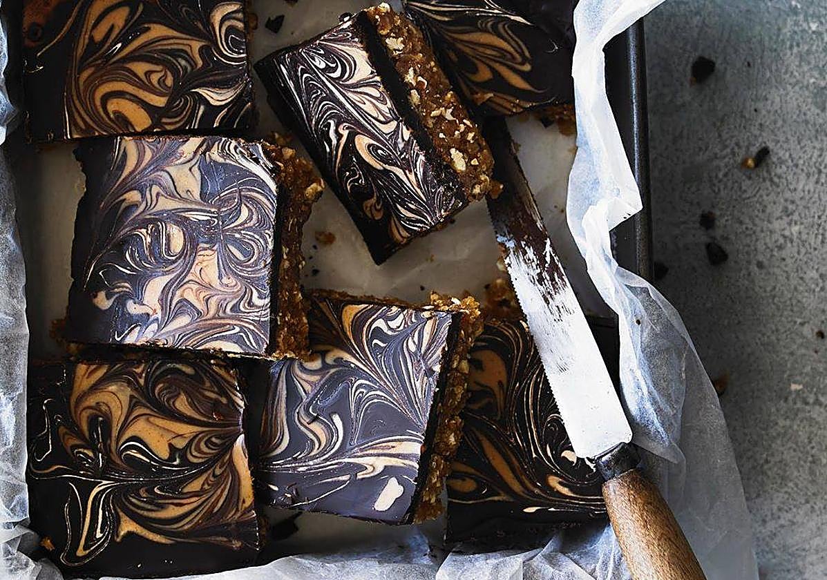 Barritas de chocolate y crema de cacahuete caseras para merendar