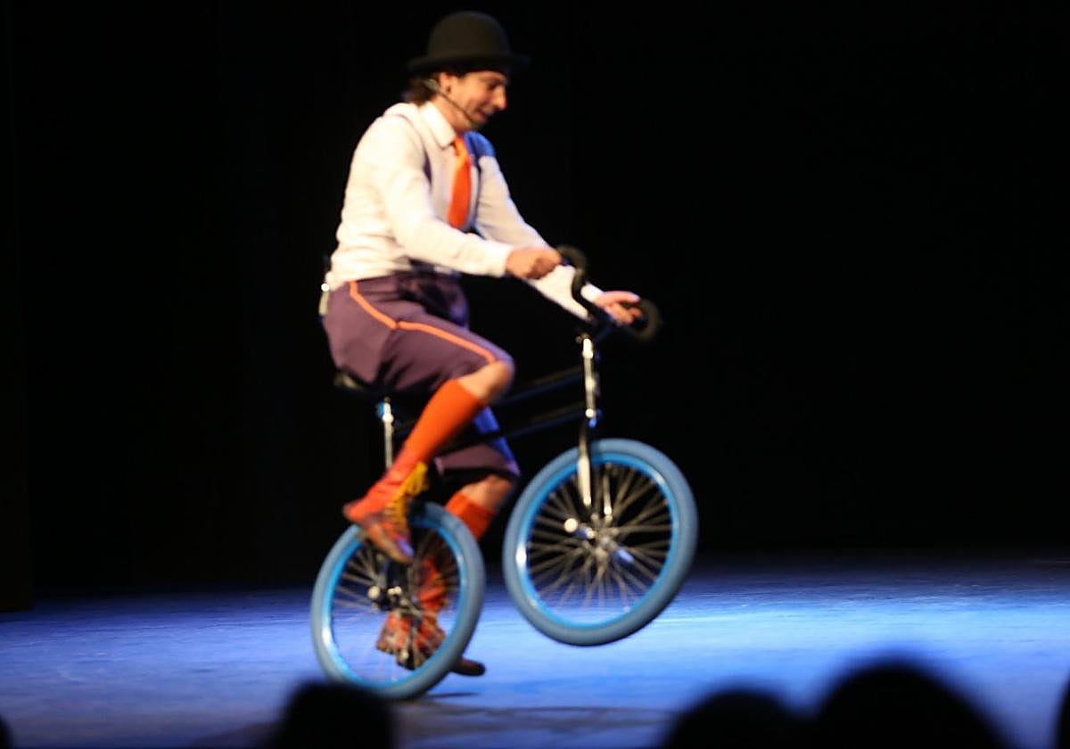 Tonígrafo en una actuación en el Llar.