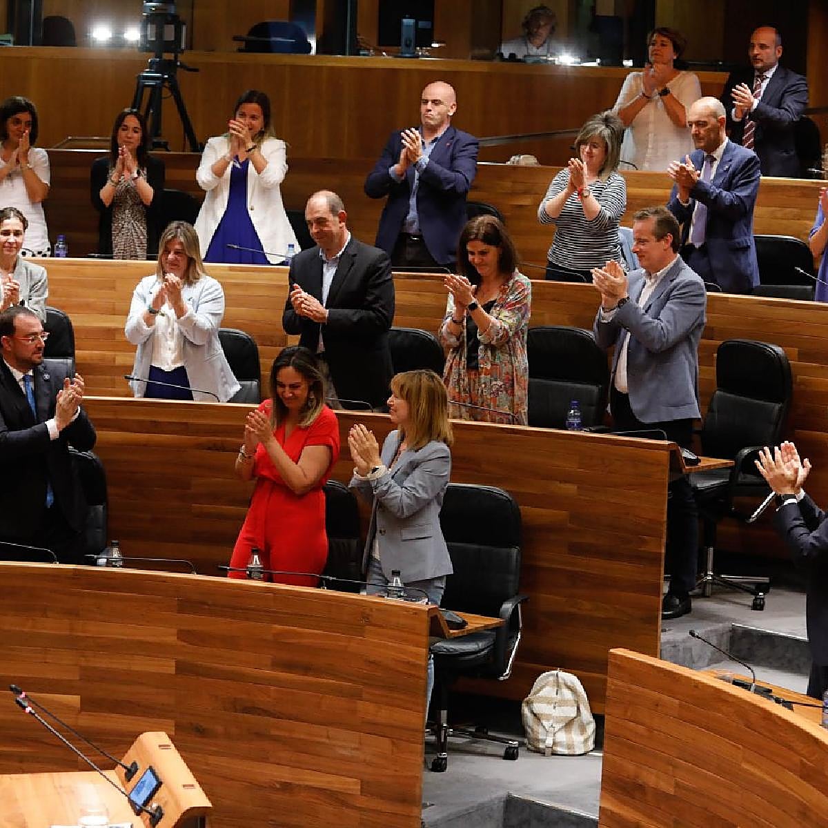 Barbón da el «sí, quiero» al pacto con IU y ofrece pactos a populares y Foro