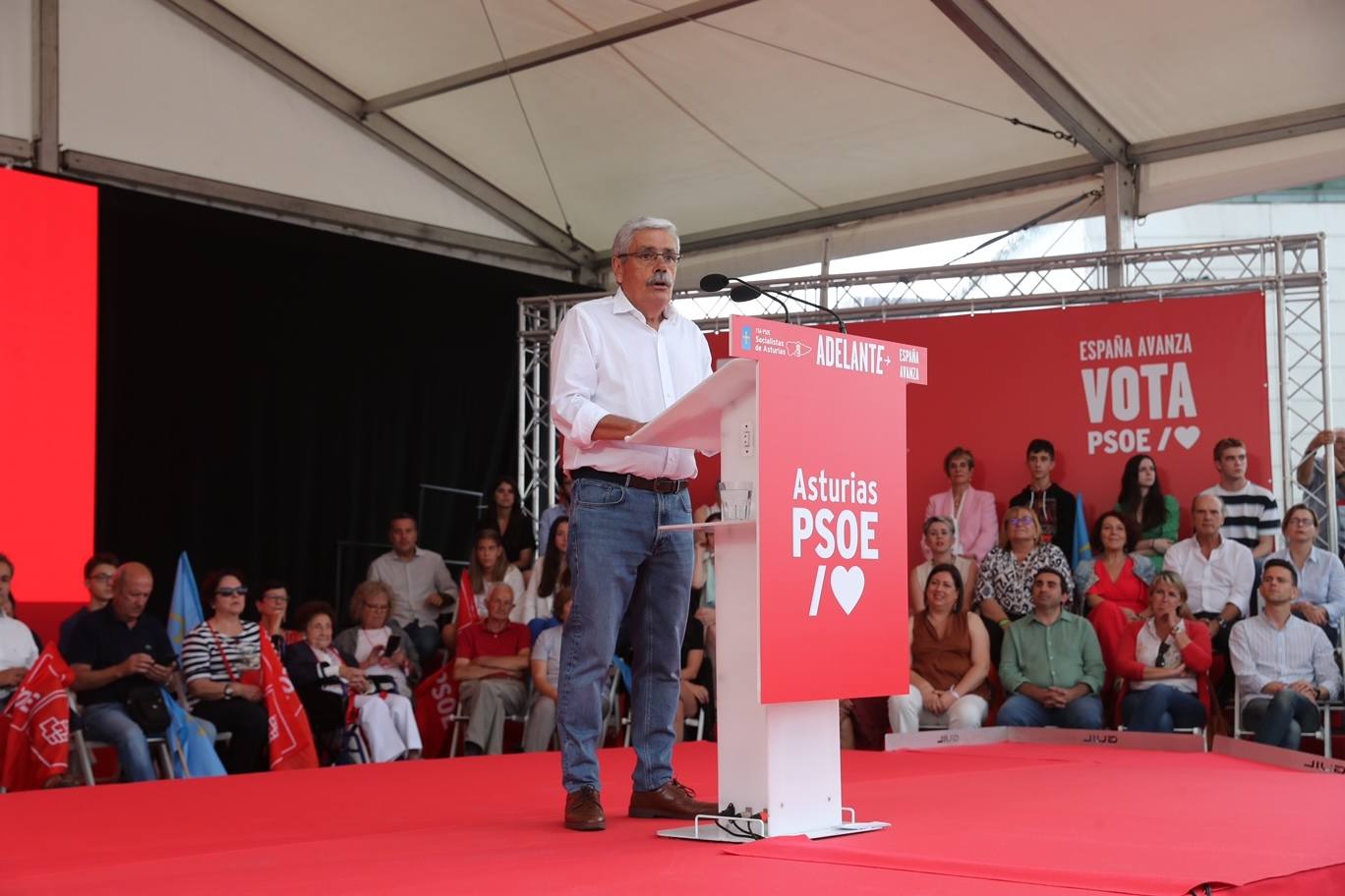 Zapatero, en un mitin del PSOE en Gijón