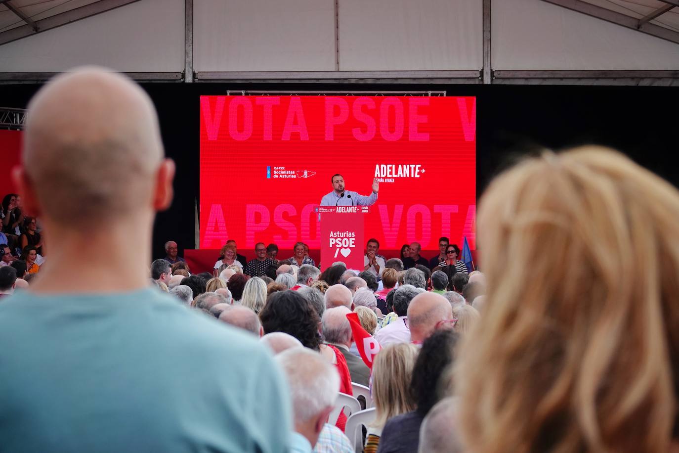 Zapatero, en un mitin del PSOE en Gijón