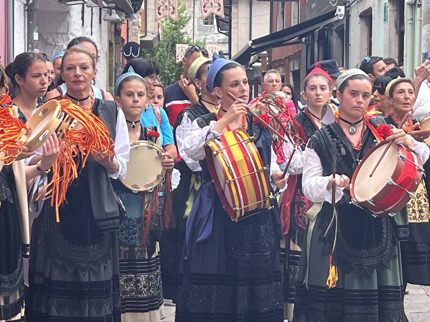 Llanes vibra en el día grande la Magdalena