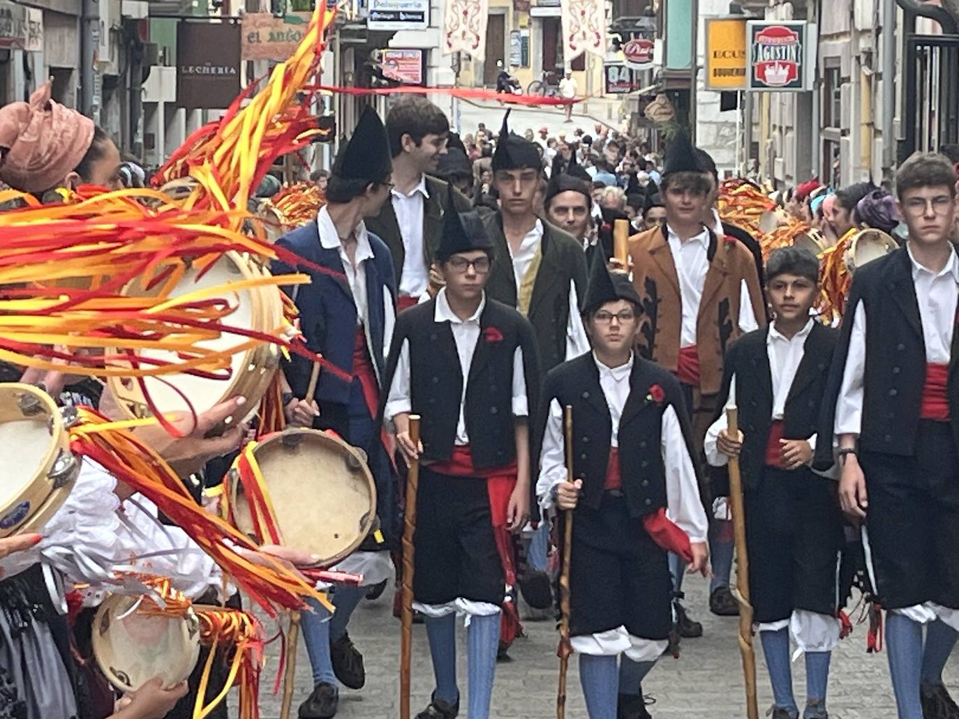 Llanes vibra en el día grande la Magdalena