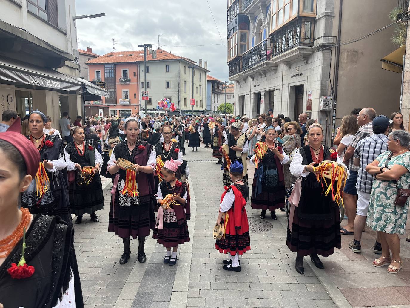 Llanes vibra en el día grande la Magdalena