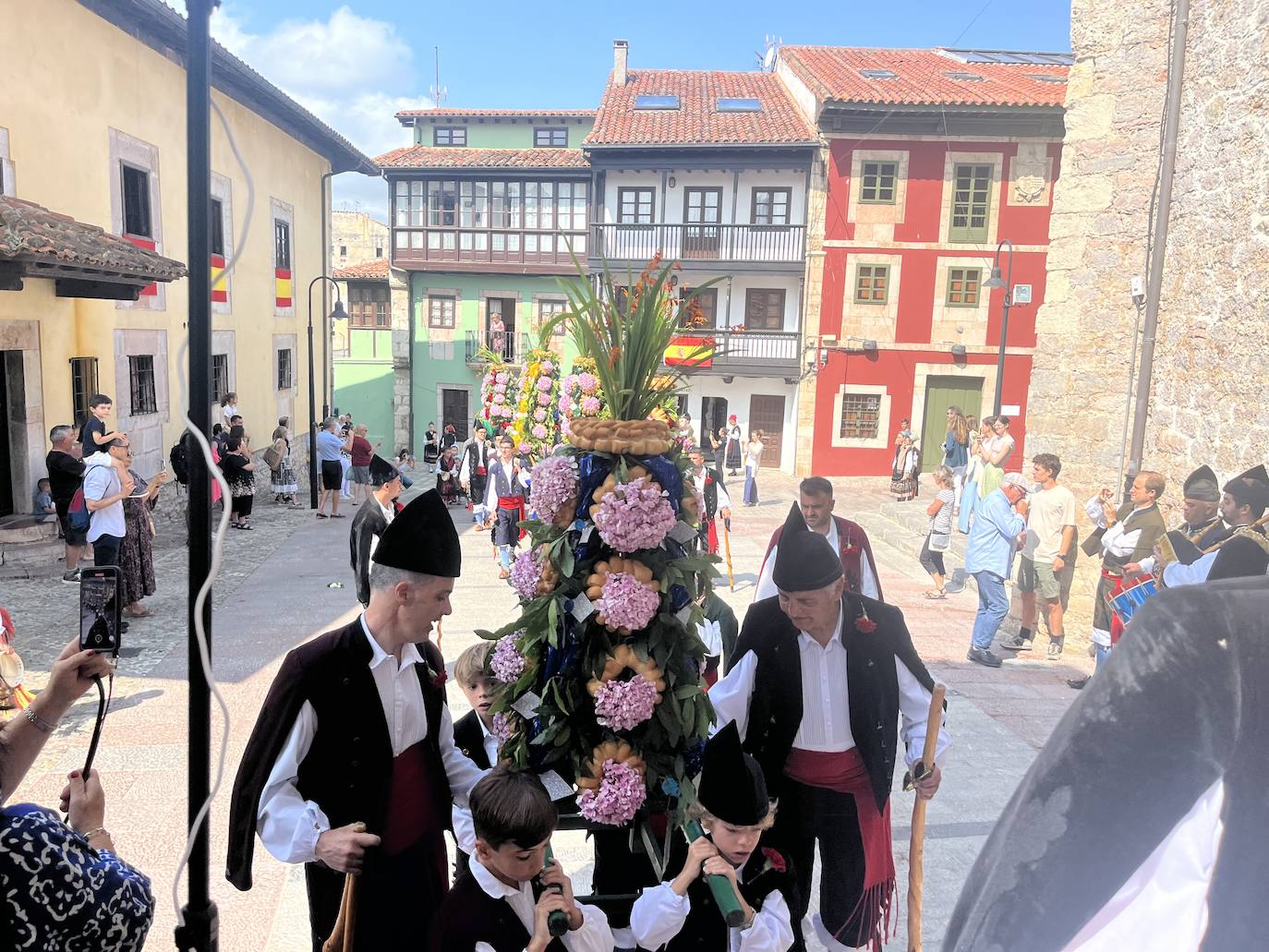 Llanes vibra en el día grande la Magdalena