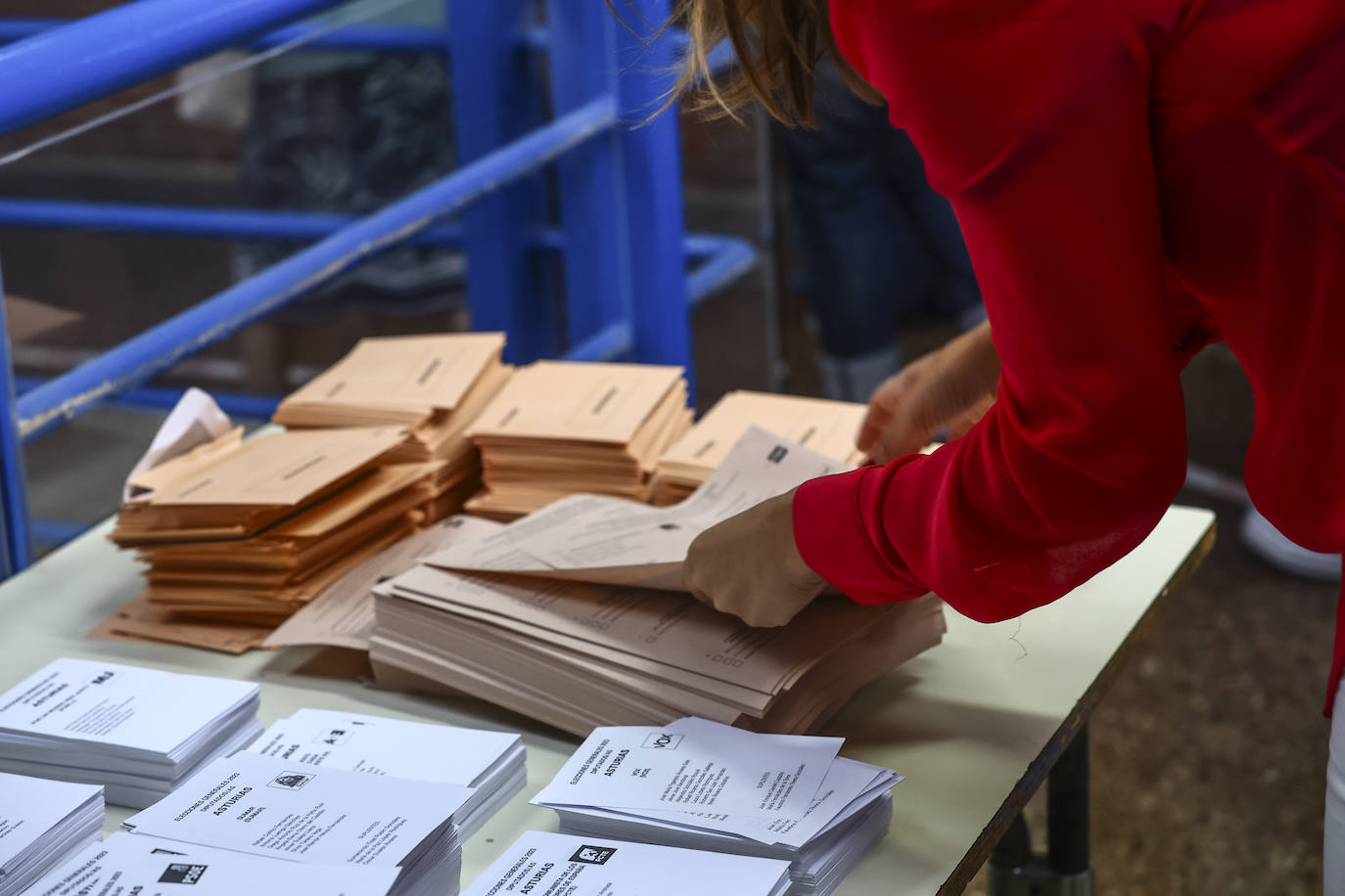 Las imágenes de la jornada electoral en Asturias